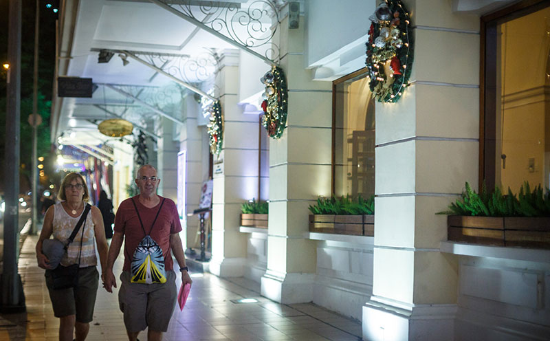 Sài Gòn trang hoàng rực rỡ trước lễ Giáng sinh